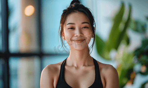 社交平台摄影照片_亚洲人青年女人在线直播健身