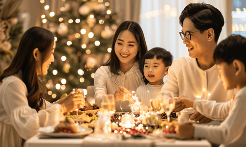 阖家团圆海报摄影照片_亚洲人幸福东方家庭过年吃年夜饭