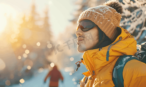 冰雪摄影照片_亚洲人滑雪的青年男人