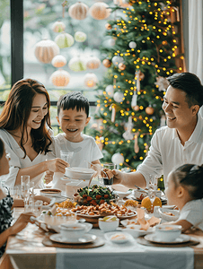 家庭摄影照片_亚洲人幸福东方家庭过年吃年夜饭