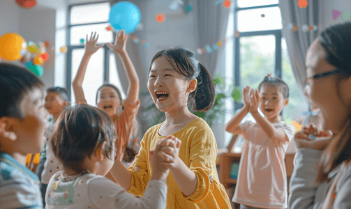 儿童节演出摄影照片_亚洲人老师和儿童在娱乐室玩耍