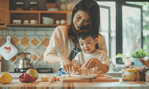 劳动节目录摄影照片_亚洲人年轻妈妈和儿子在厨房