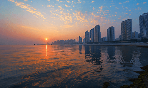 天空摄影照片_日照海边日出摄影图