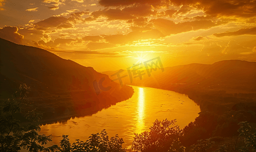 夏日时光摄影照片_实拍唯美夏日夏天夕阳下祖国山河