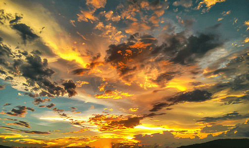 夏日傍晚夕阳彩霞云朵摄影图