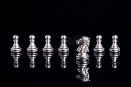 诚信图片摄影照片_国际象棋银色棋子图片