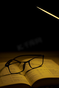 全国爱眼日图片摄影照片_学习工作保护视力创意眼镜图片
