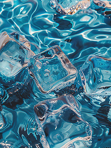 冰粒摄影照片_清澈融化的冰块夏天高清图片