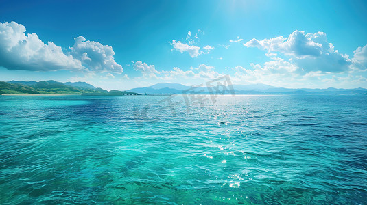 蓝天白云下的海水清澈的大海图片