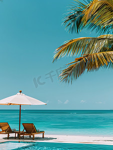 夏天海边度假躺椅高清图片