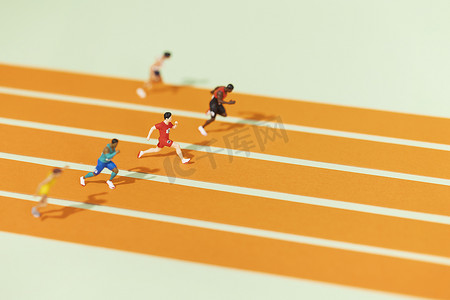 全民健身展板摄影照片_赛道上的百米竞速飞人创意图片