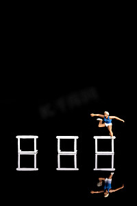 全民健身摄影照片_运动会110米栏比赛微缩创意图片