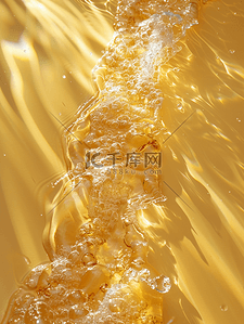 金黄色液体夏季清凉背景