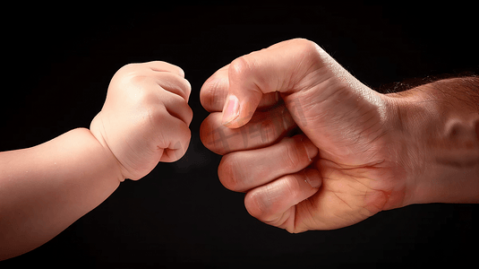 父亲和婴儿的拳头摄影2