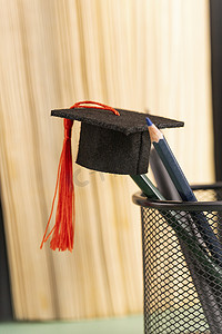 毕业摄影照片_学士帽创意毕业考试图片