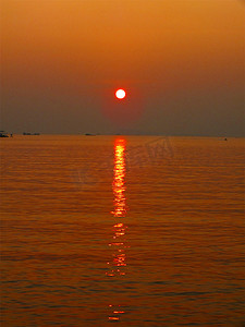 海南三亚湾的夕阳西下
