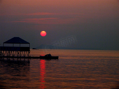 海南三亚湾的夕阳西下