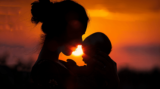 夕阳中妈妈抱着婴儿摄影5
