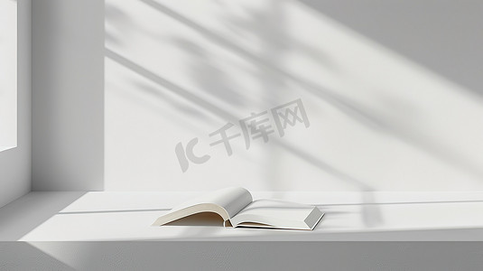 书摄影照片_桌子上的书本纯白阳光高清摄影图