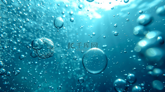 闪烁背景图片_闪烁着气泡的蓝色的水背景