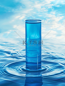 药片瓶装背景图片_蓝色瓶装爽肤水水波纹场景拍摄的背景