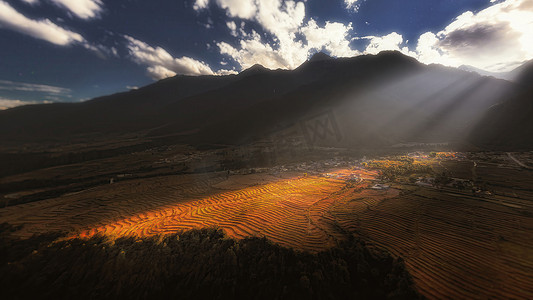 西藏林芝察隅之韵山脉在暖阳下的交响