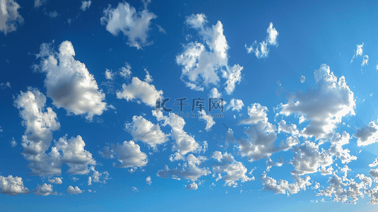 明媚的阳光背景图片_阳光明媚照射下蓝天白云风景的背景