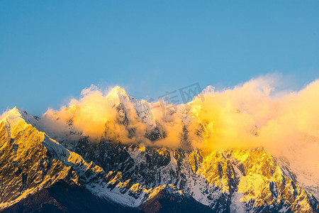 西藏林芝南迦巴瓦峰日照金山