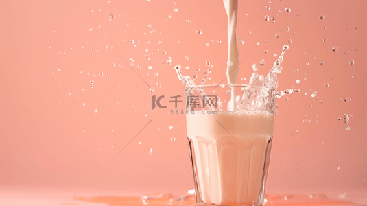 玻璃杯背景图片_粉色场景玻璃杯牛奶飞溅的背景