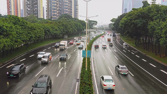 实拍俯瞰深圳台风天气雨季行驶车辆模板