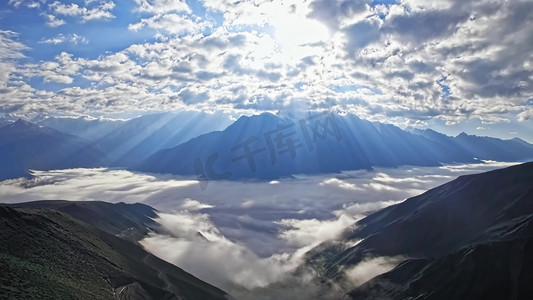 风景摄影照片_震撼航拍川西子梅垭口云海雪山模板