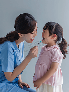 注射治疗摄影照片_受孕儿童生活注射孩子母亲护士童年儿科保健病人舌头