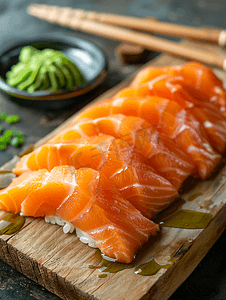 料理单页摄影照片_木桌上的生鱼片鲑鱼日本料理筷子和芥末