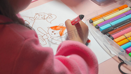 实拍小女孩画画六一儿童节童年生活实拍素材