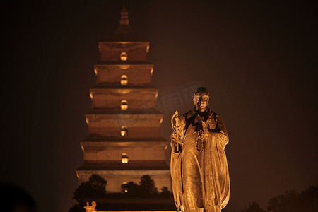 大雁南风摄影照片_夜晚大雁塔建筑特写摄影图