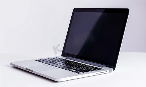 黑色黑色边框摄影照片_白色背景上隔离的笔记本电脑包括剪切路径