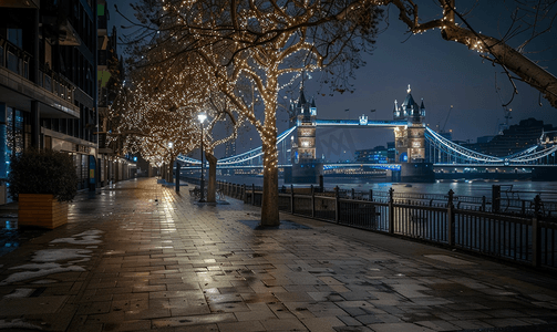 伦敦的夜晚有城市建筑和塔桥