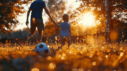父亲和孩子一起踢足球3