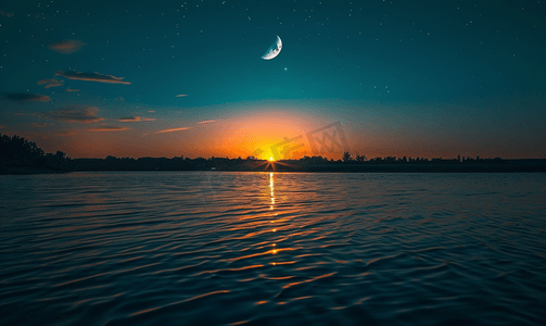 夜幕降临摄影照片_湖面夜幕降临月亮和太阳