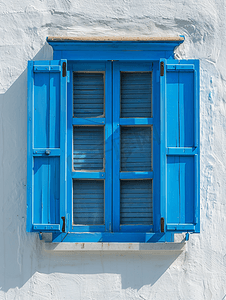 蓝色窗户和百叶窗
