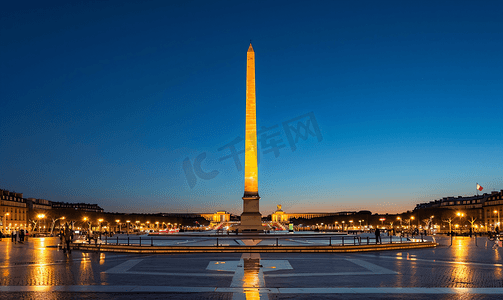 飞机和建筑摄影照片_法国巴黎协和广场的卢克索方尖碑