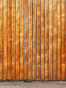 由天然木材垂直板制成的围栏