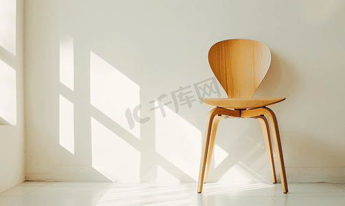 木质钢腿简约椅子