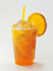 卡通饮料杯剪影摄影照片_塑料杯白色背景中橙色的泥冰