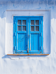 蓝色窗户和百叶窗
