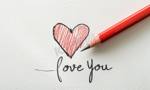 纸上画的心铭文爱你白纸上的红铅笔