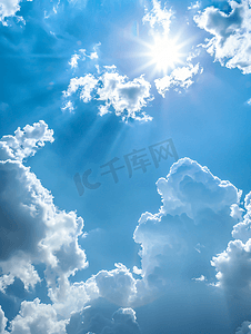 夏日动态摄影照片_对角云与蓝天的自由空间