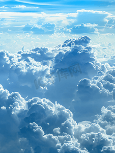 透过飞机窗户看到的云景鸟瞰图