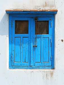 蓝色窗户摄影照片_蓝色窗户和百叶窗