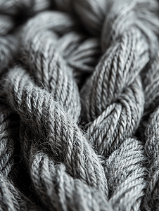 天然羊毛制成的灰色纱线缠结特写